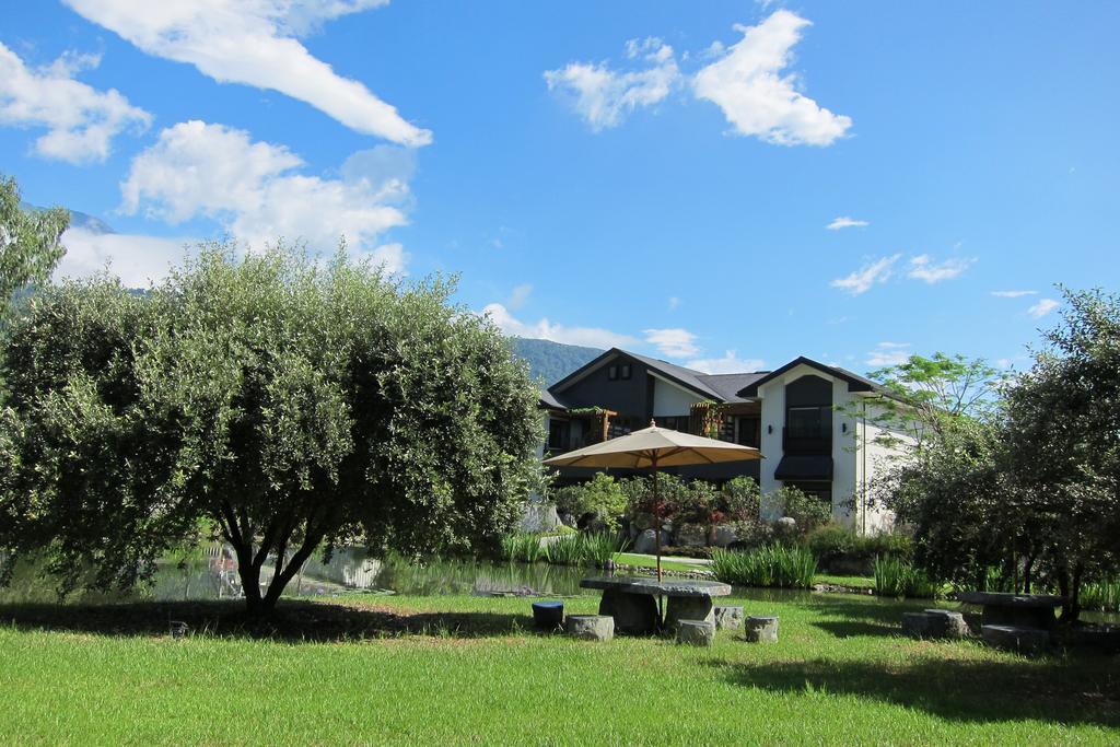 Green Willow House Fengshan  ภายนอก รูปภาพ