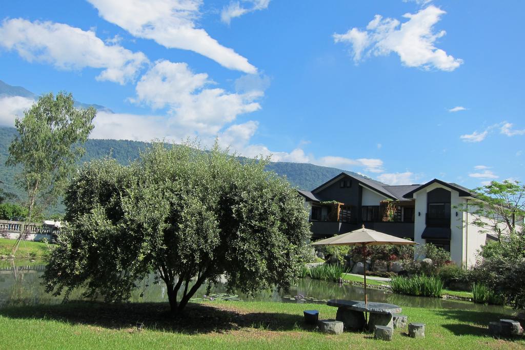 Green Willow House Fengshan  ภายนอก รูปภาพ